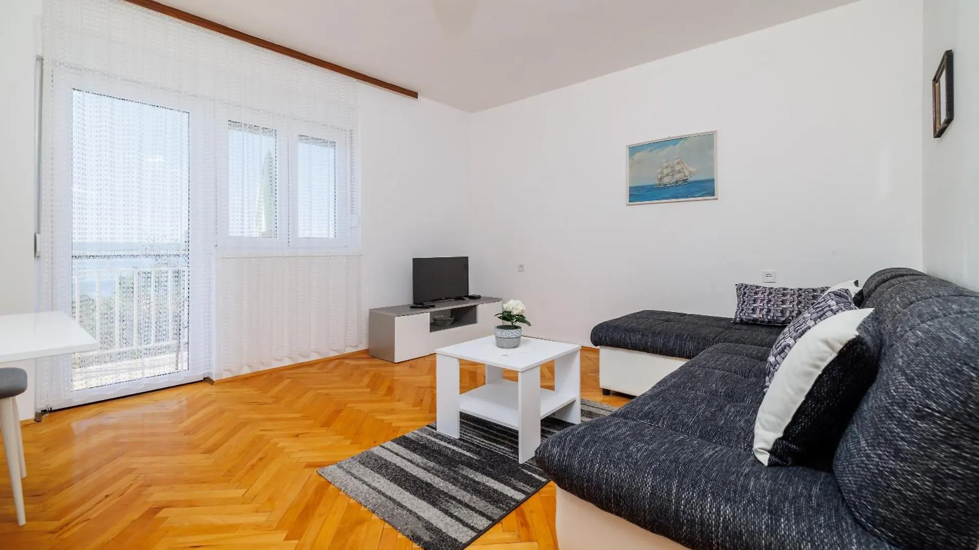 Apartment Meri 2Nd Floor Dramalj